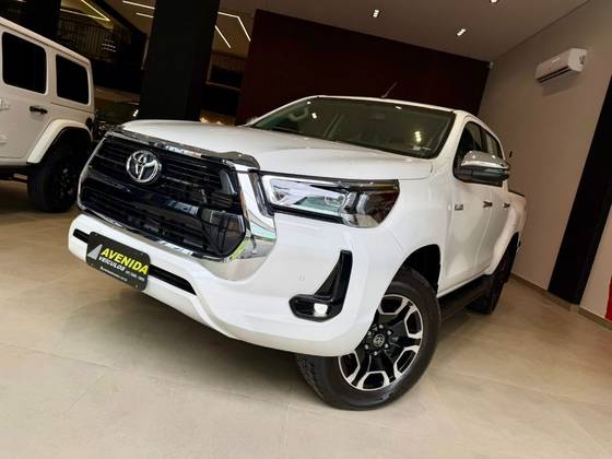 TOYOTA HILUX 2.8 D-4D TURBO DIESEL CD SRV 4X4 AUTOMÁTICO